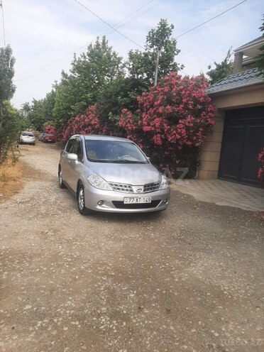 Nissan Tiida-13