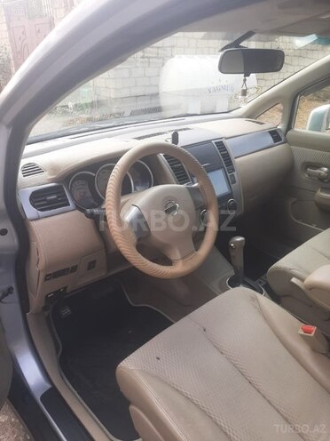 Nissan Tiida-10