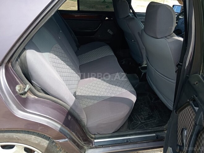 Mercedes 200 D-6
