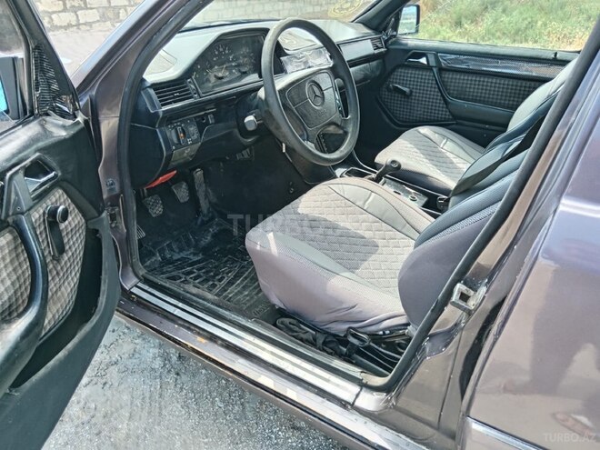 Mercedes 200 D-10