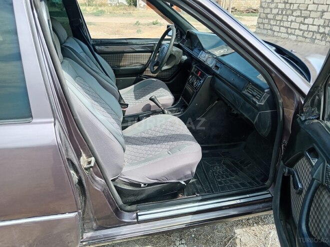 Mercedes 200 D-4