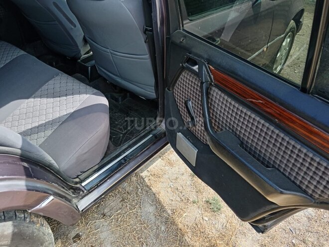 Mercedes 200 D-5