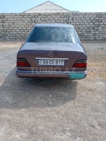 Mercedes 200 D-2