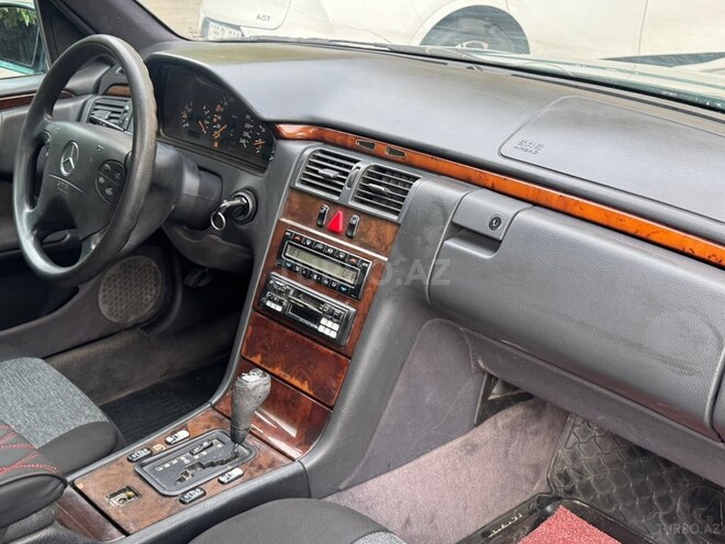 Mercedes E 200-2