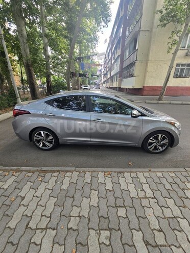Hyundai Elantra-3