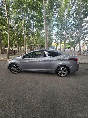 Hyundai Elantra-4