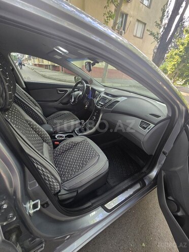 Hyundai Elantra-5