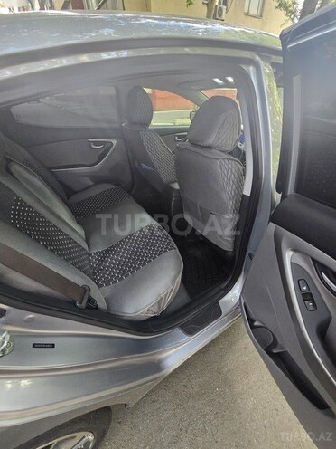 Hyundai Elantra-6