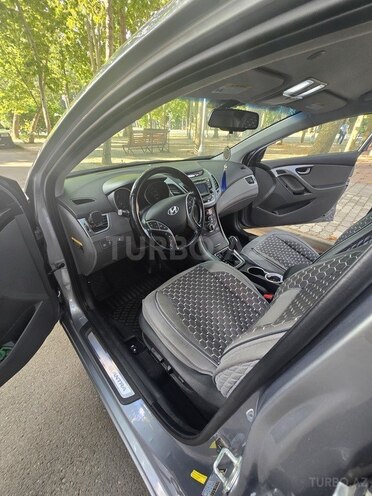 Hyundai Elantra-7