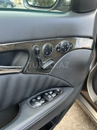 Mercedes E 220-12