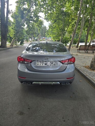 Hyundai Elantra-2