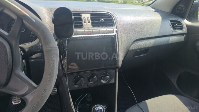 Volkswagen Polo 2017, 318,363 km - 1.6 l - Bakı