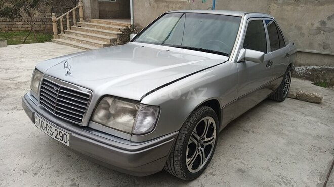 Mercedes E 220-2