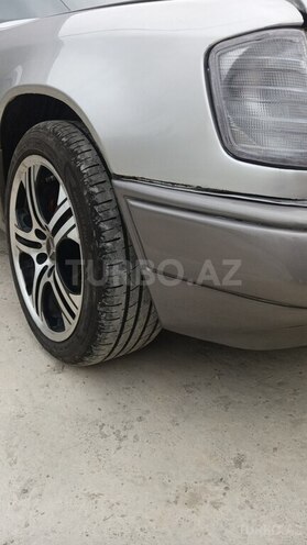 Mercedes E 220-3