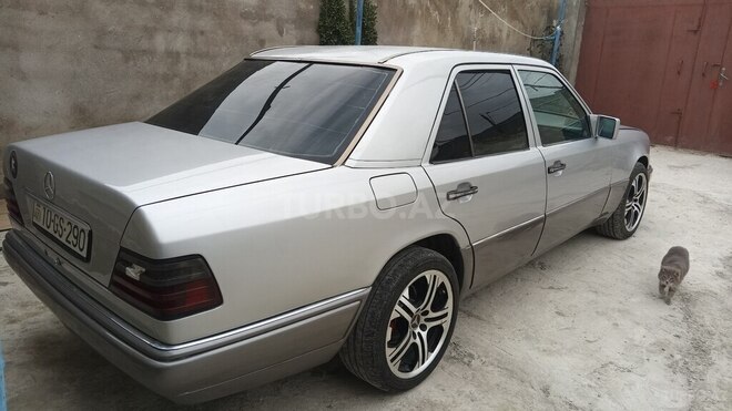 Mercedes E 220-4