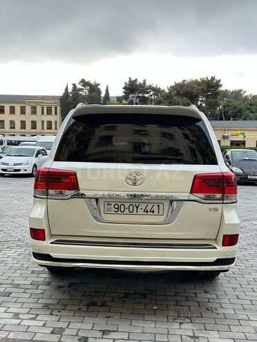 Toyota Land Cruiser-12