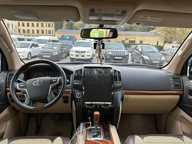 Toyota Land Cruiser-8