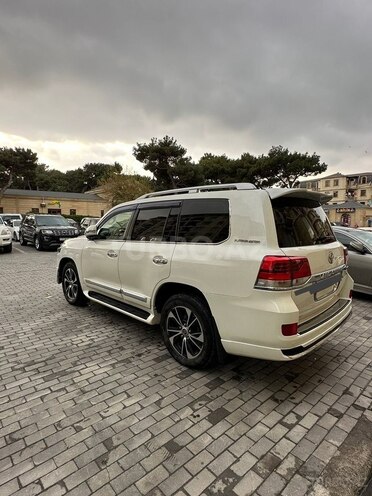 Toyota Land Cruiser-6