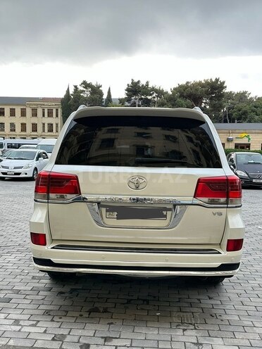Toyota Land Cruiser-5