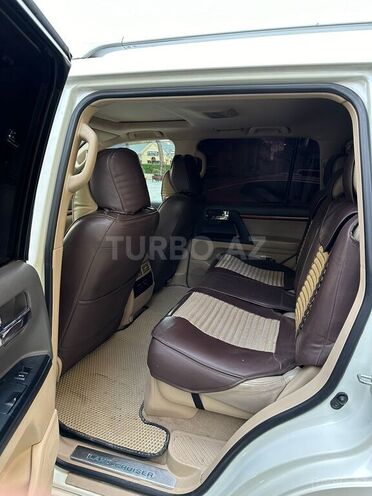 Toyota Land Cruiser-7