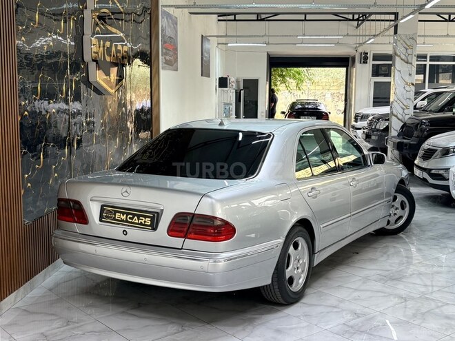 Mercedes E 220-10
