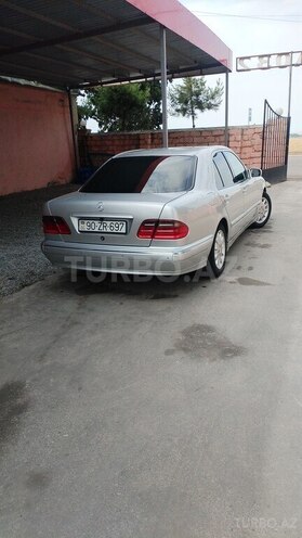 Mercedes E 200-2