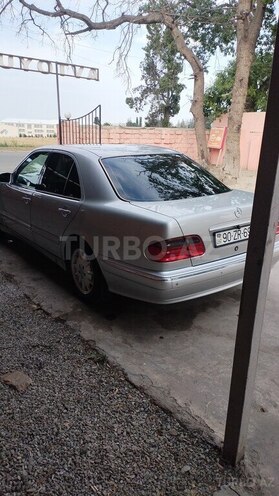 Mercedes E 200-3