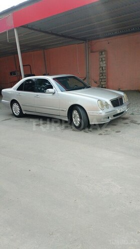 Mercedes E 200-1