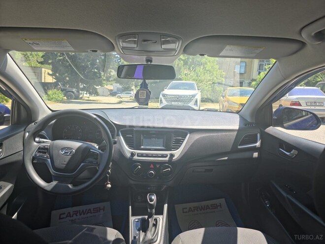 Hyundai Accent-8