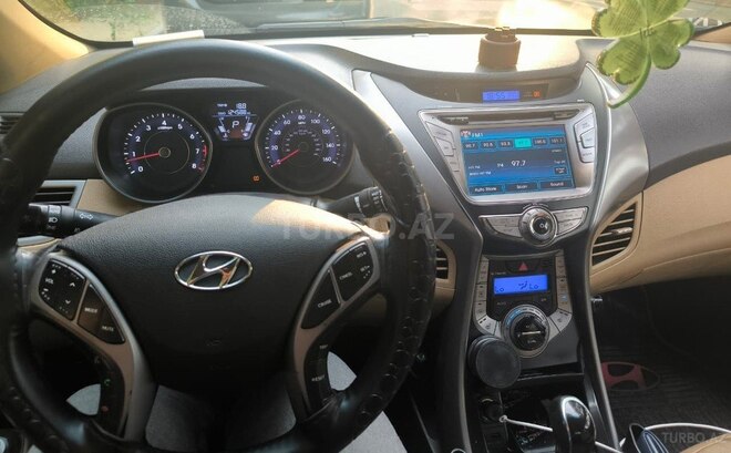 Hyundai Elantra-3