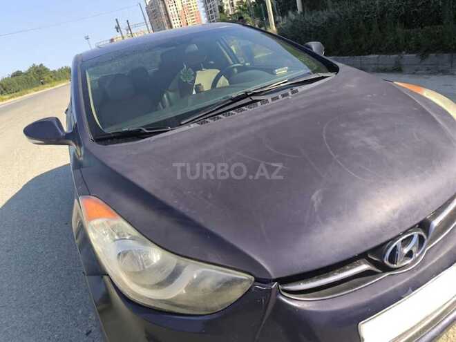Hyundai Elantra-4