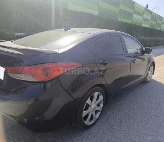 Hyundai Elantra-5