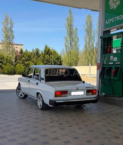 LADA (VAZ) 2107-2