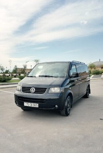 Volkswagen Caravelle-1