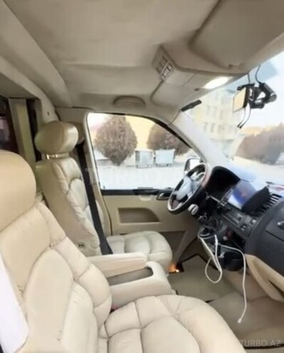 Volkswagen Caravelle-3