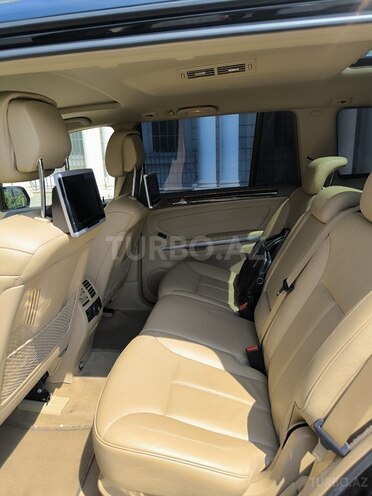 Mercedes GL 550 4MATIC-9