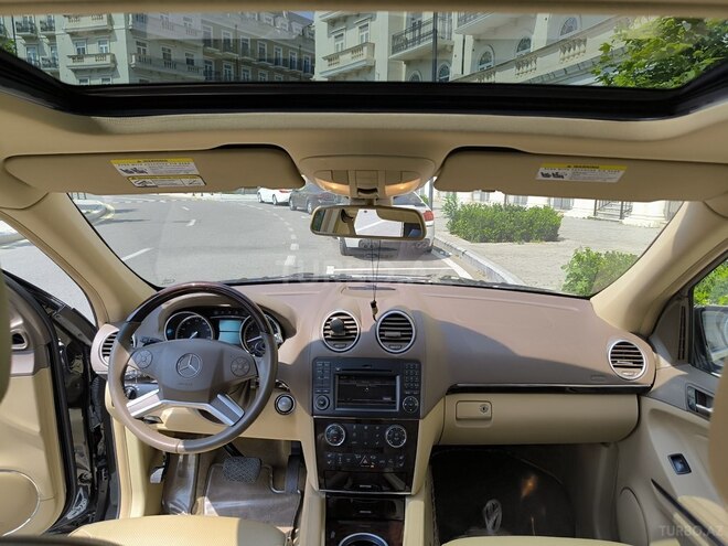 Mercedes GL 550 4MATIC-10