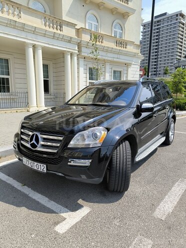 Mercedes GL 550 4MATIC-3