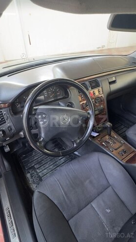 Mercedes E 270-5
