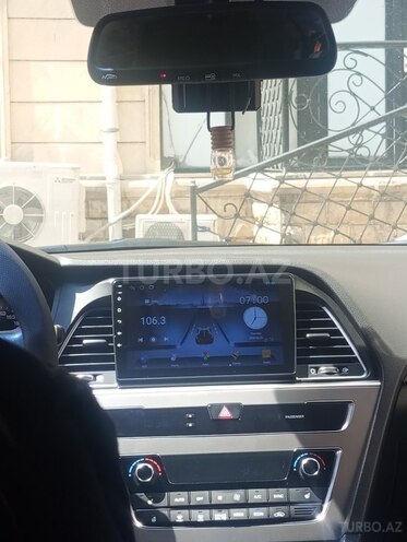 Hyundai Sonata-12