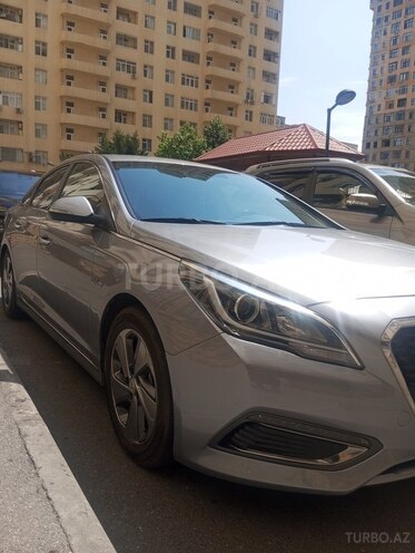 Hyundai Sonata-16