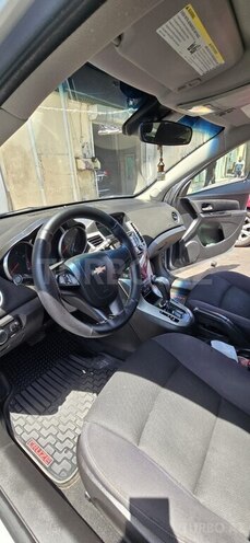 Chevrolet Cruze-10