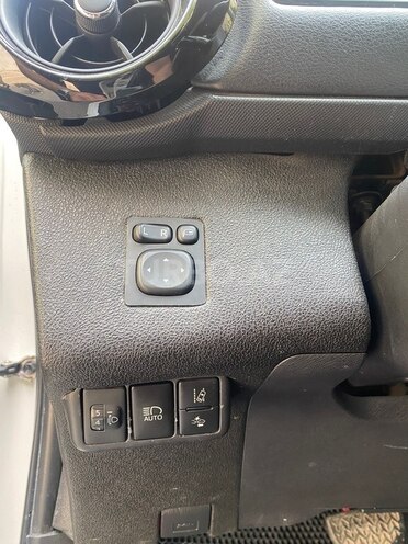 Toyota Aqua-7