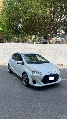 Toyota Aqua-2