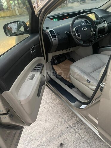 Toyota Prius-11