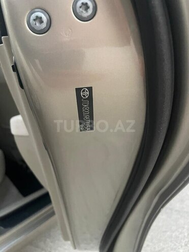 Toyota Prius-12