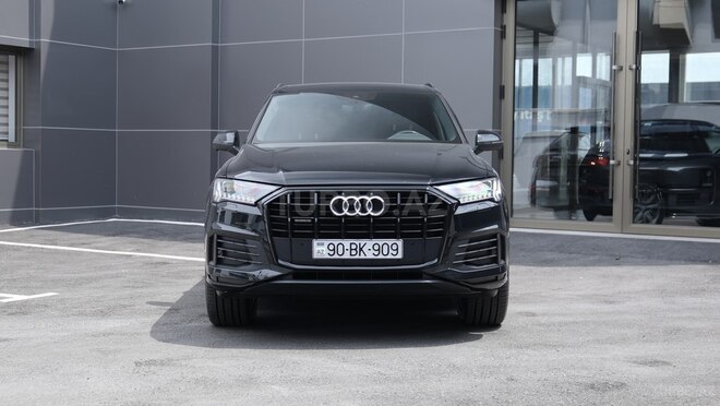 Audi Q7-1