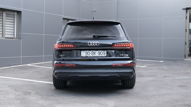 Audi Q7-4