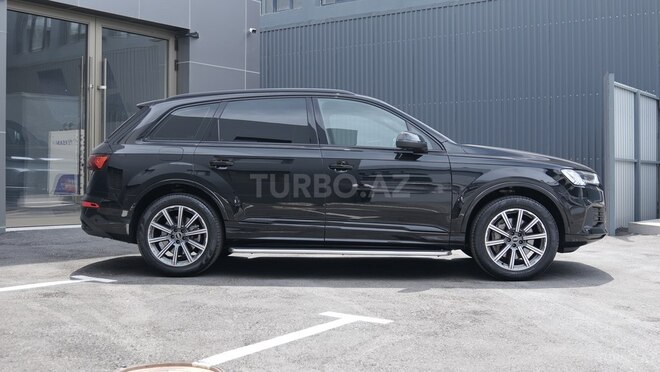 Audi Q7-6