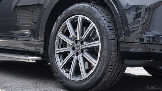 Audi Q7-7